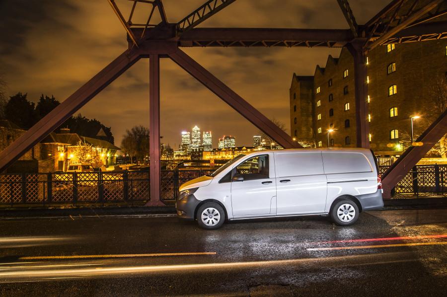  Mercedes-Benz Vito Panel Van 2015 года  (UK) (фото 18 из 30)